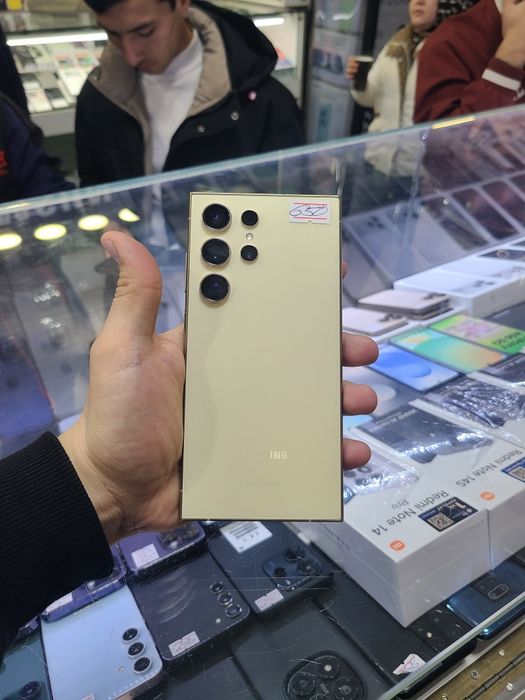 Samsung Galaxy S24Ultra 256gb идеальном состоянии