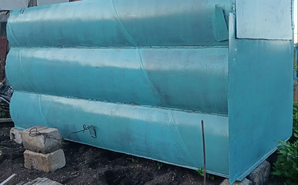 Срочно продам емкость 8 кубов из мощного совет.металла