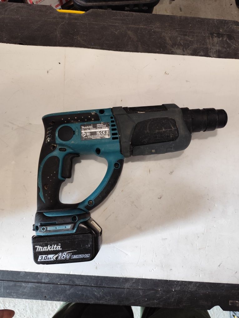 Акумулаторен перфоратор къртач Макита Makita DHR202 + 3Ah