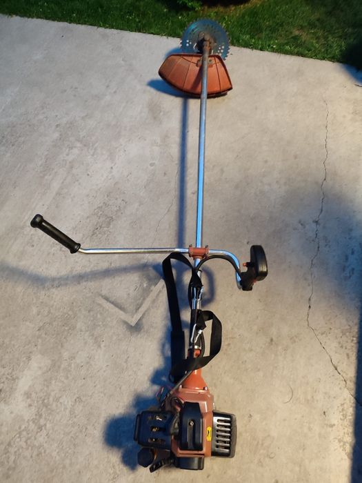 Продам бензиновый триммер