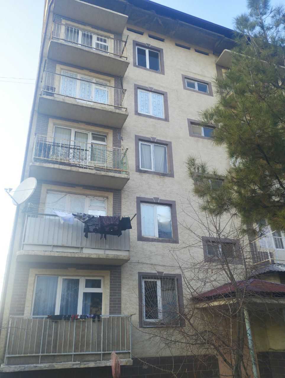 3 xonali dom srocna sotladi