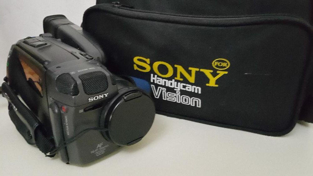 Видеокамера кассетная sony