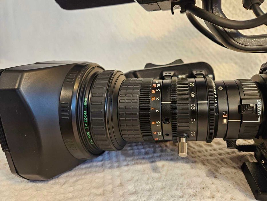 Видеокамера JVC GY-HD200    -  HDV 720p MiniDV