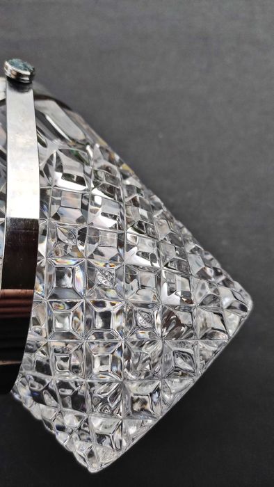 Масивен кристален съд за лед с метална окантовка