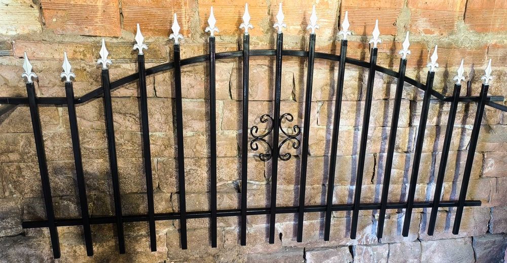 Козирки оградни пана