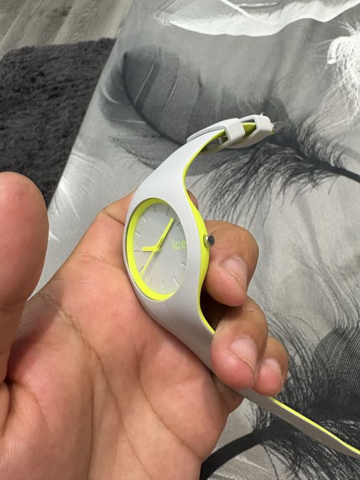 Vand ceas ca nou ice