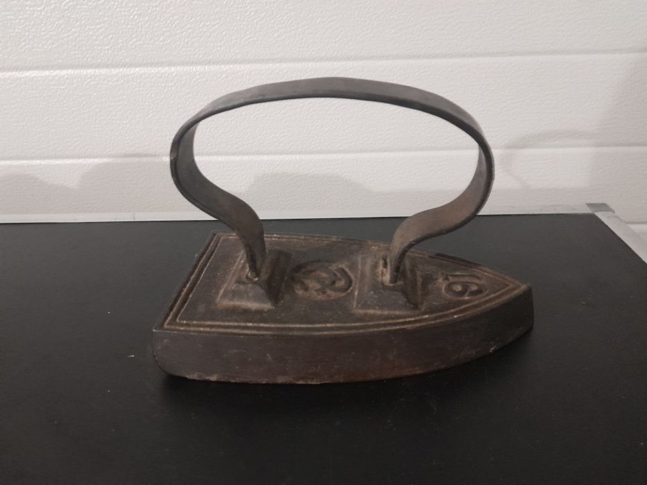 Călcător  foarte vechi