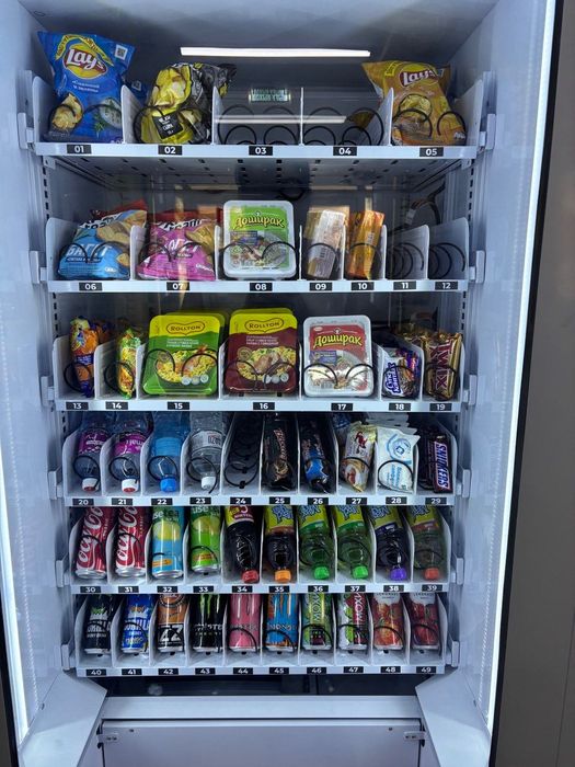 Продается современный торговый вендинговый аппарат c точкой