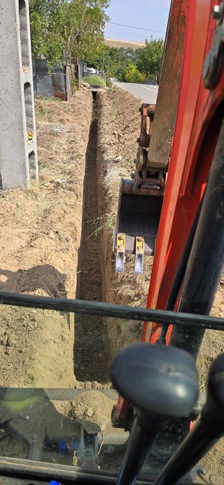 Inchiriere miniexcavator