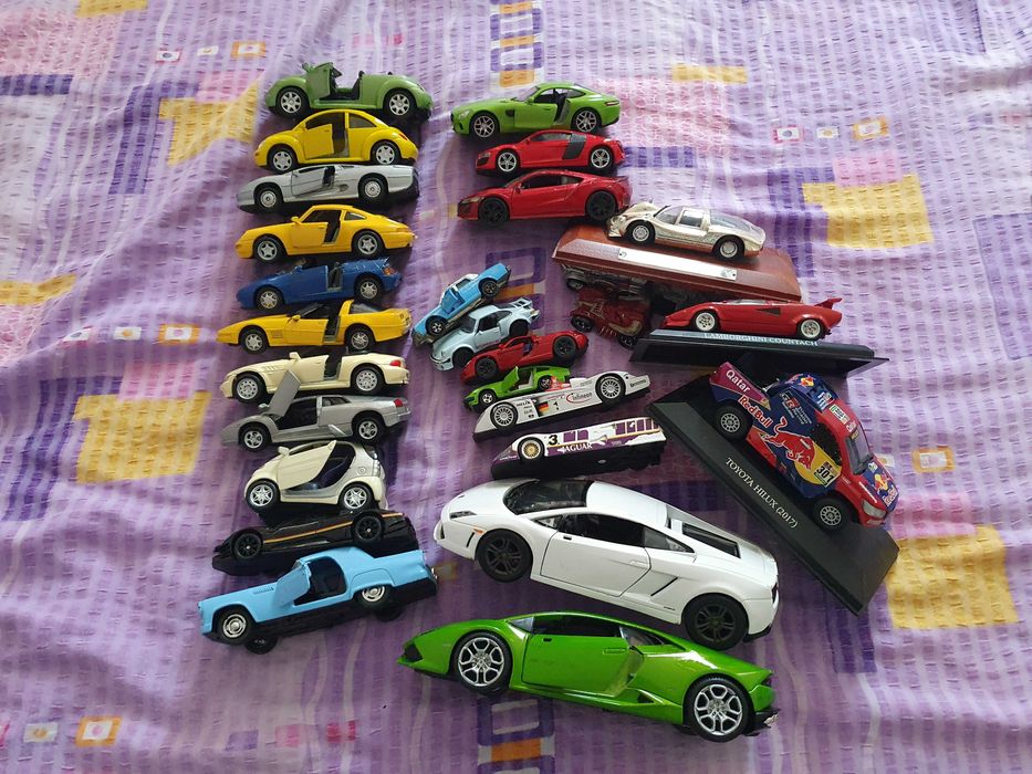 Masinute machete modele Burago, Mattel Hot Wheel, Maisto, Welly