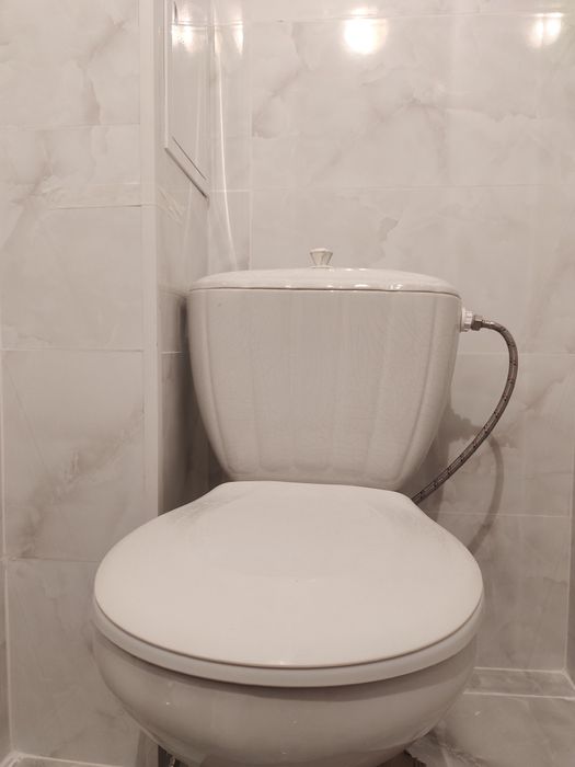 Продаю унитаз в хорошем состоянии