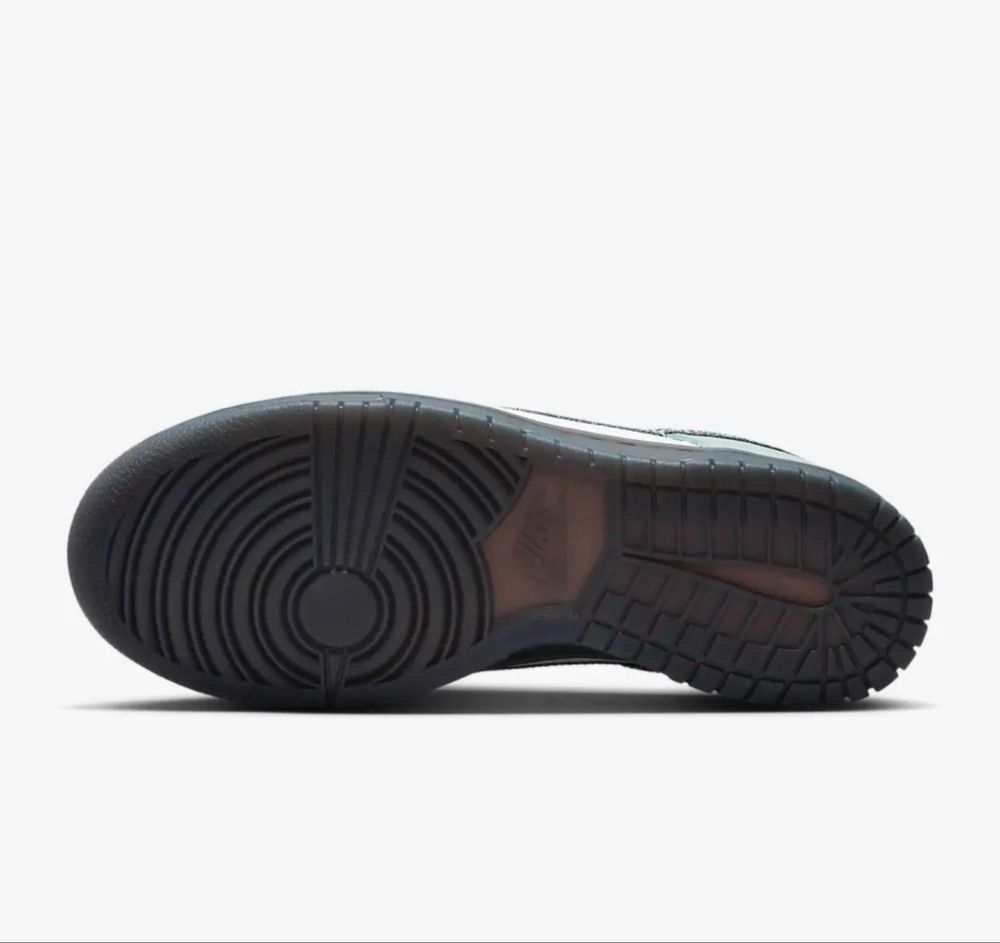 Новые кроссовки Nike Dunk Low