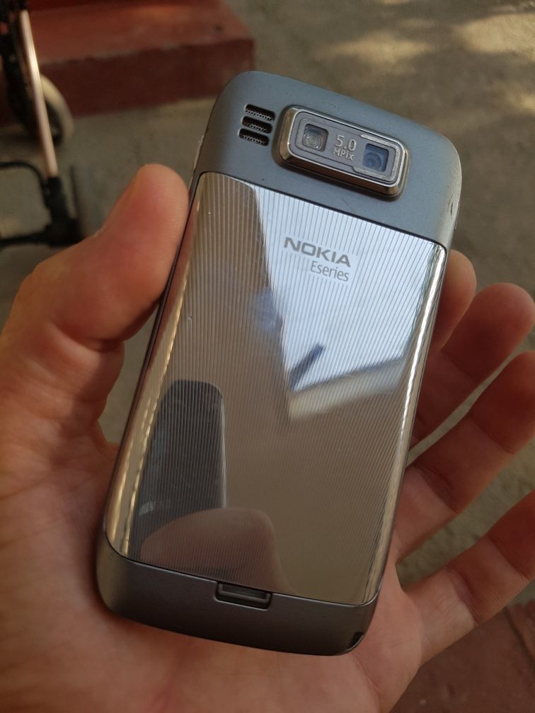 Nokia E72 sotaldi