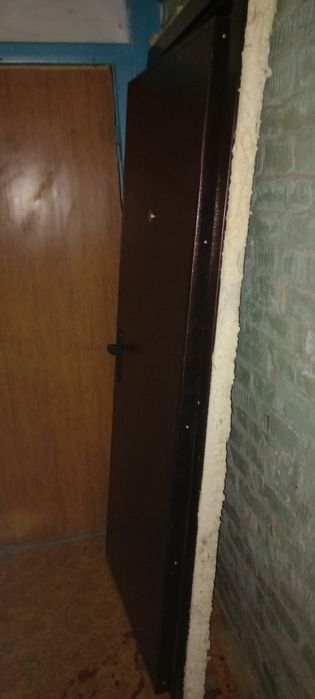 продам дверь входную