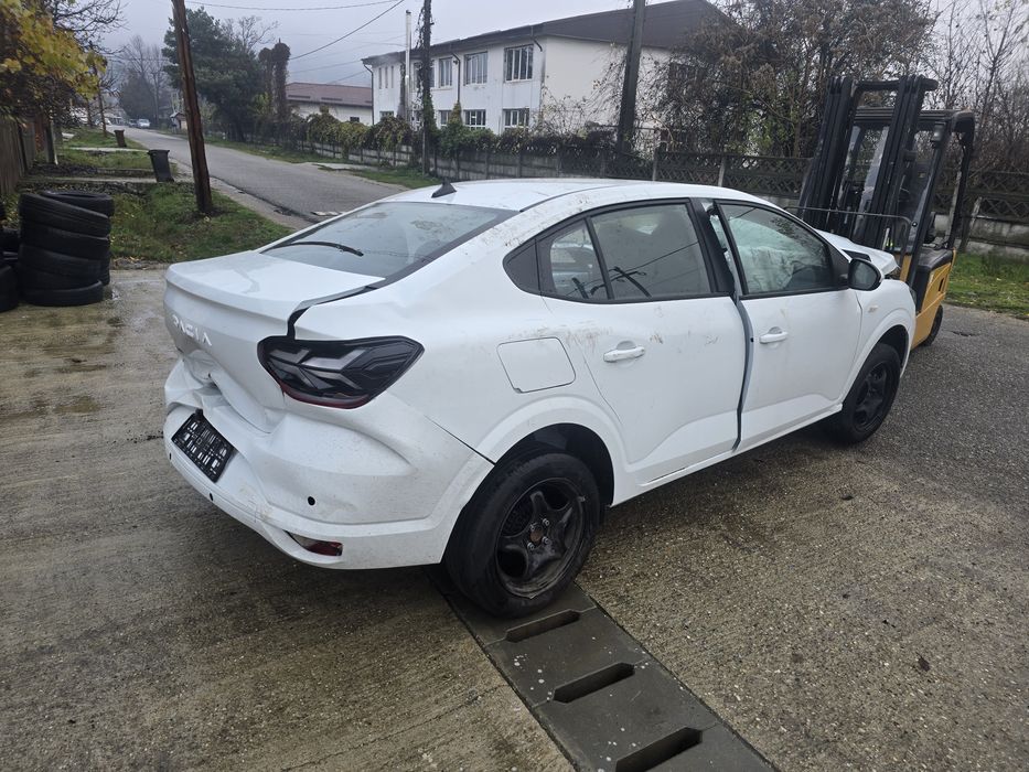 Dezmembrez/piese/Dezmembrari Dacia Logan 2025 1.0 GPL 25.000 km