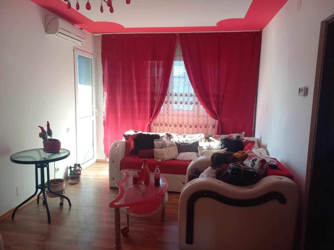 Vand apartament cu 2 camere