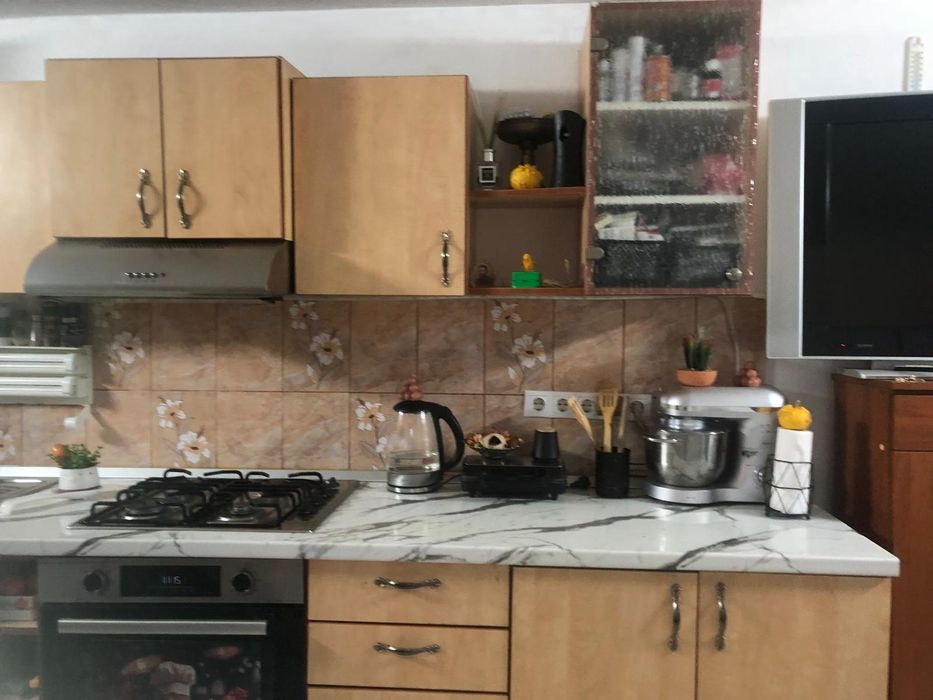 Vând mobila de bucatarie