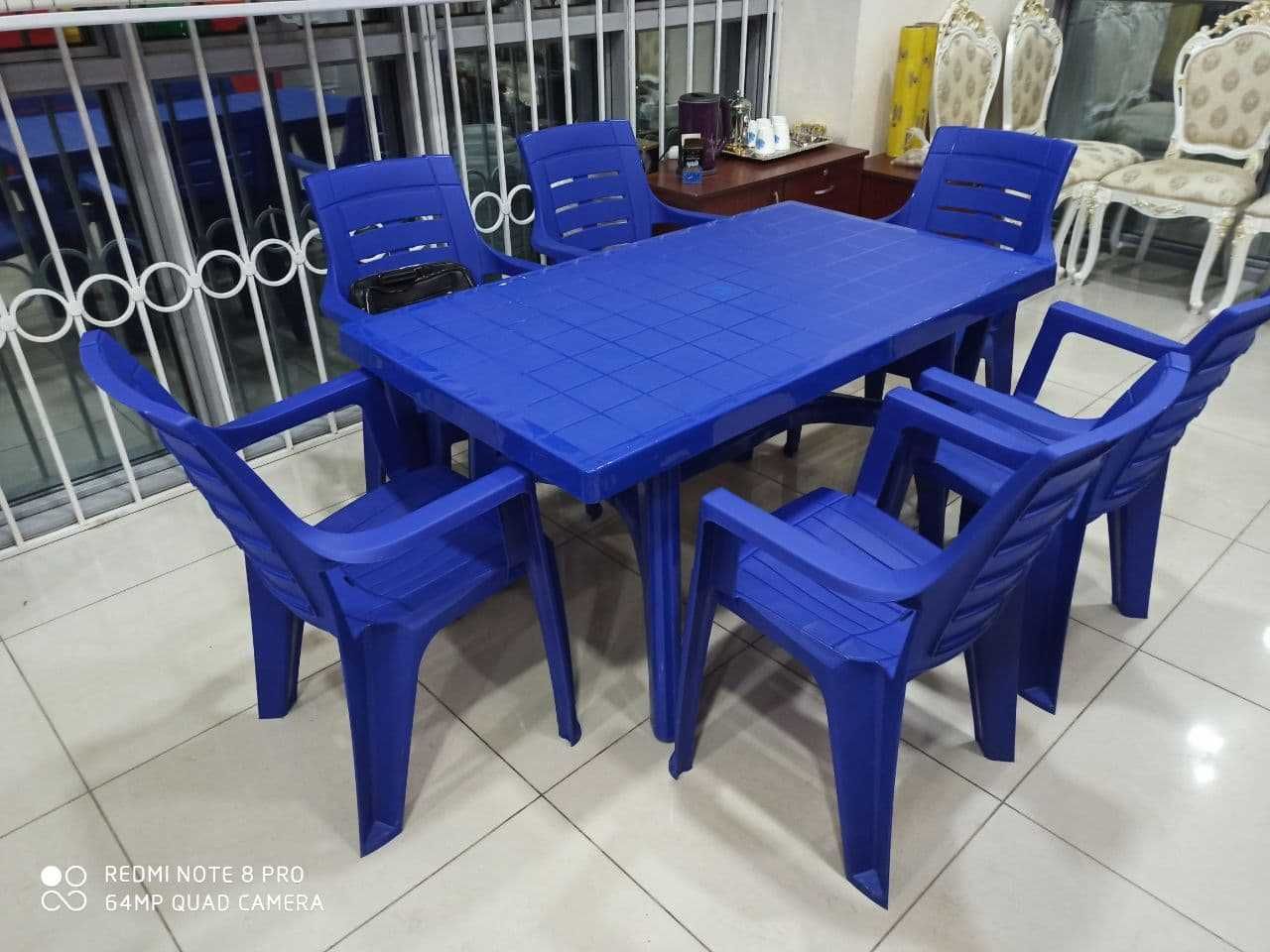 Качественные столы со стульями в разных цветах