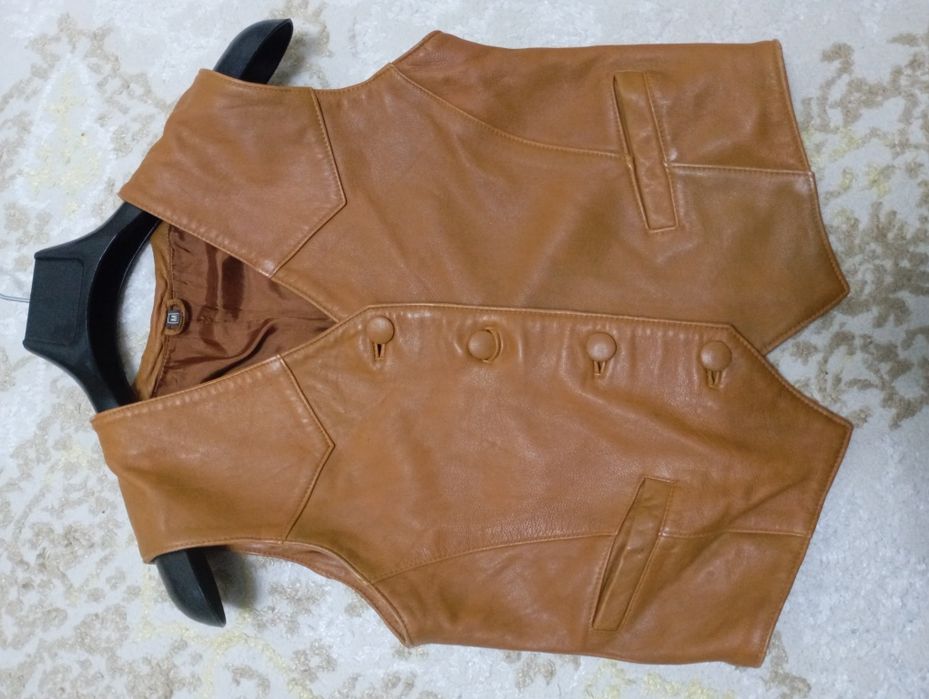 Безрукавка кожаная,размер М