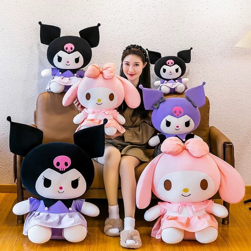 Jucarie de plus Kuromi Sanrio 60 cm, colectie 2025, mov si negru, NOUA