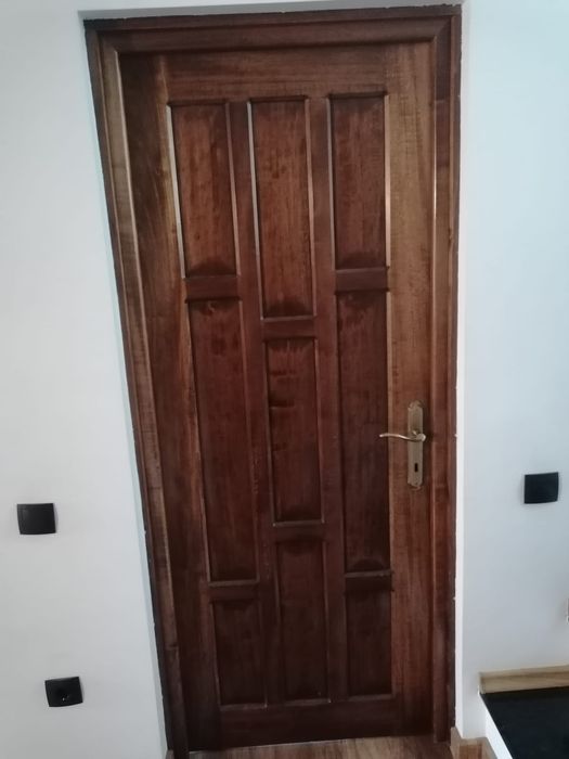 Ușa interior lemn masiv