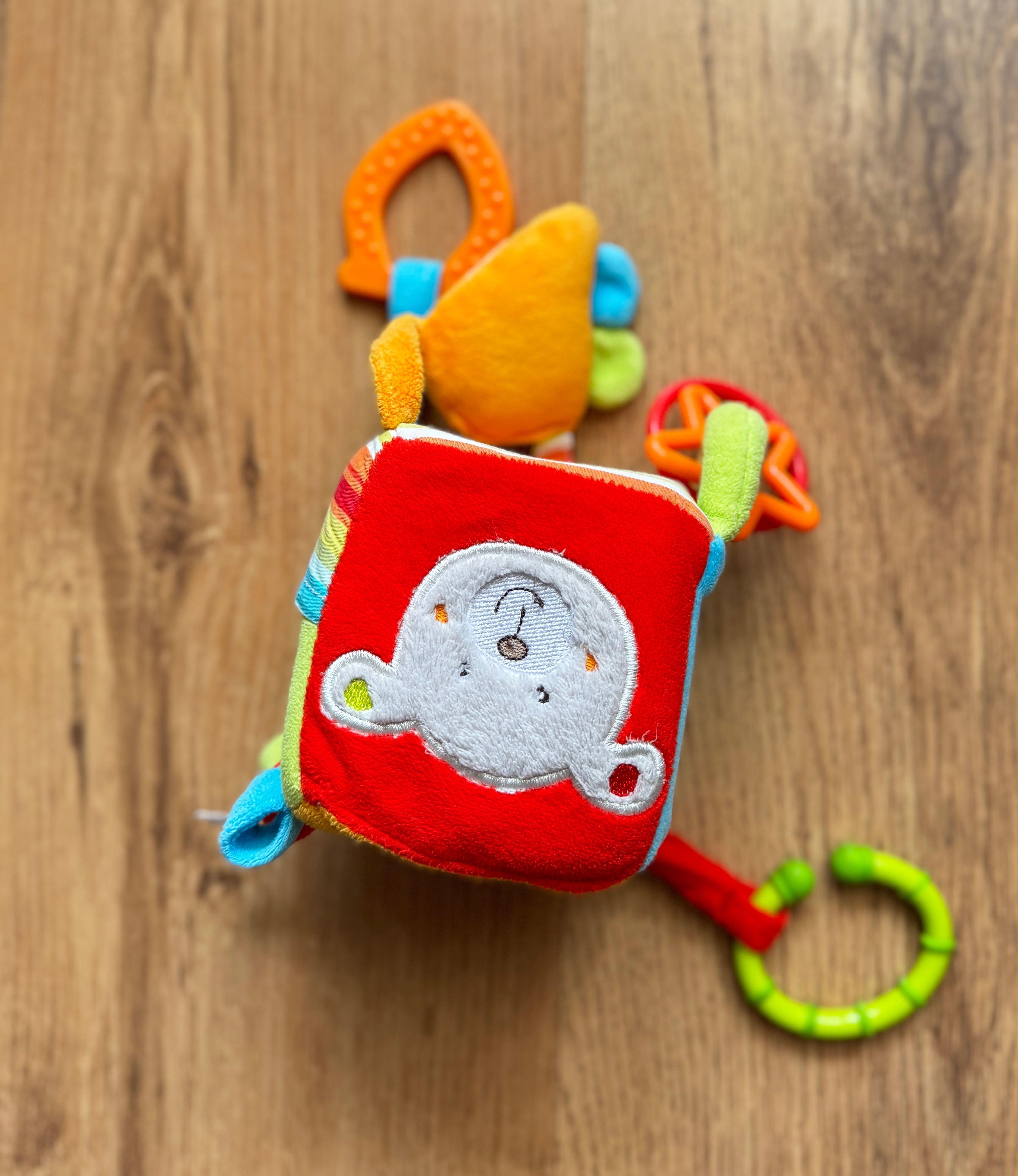 Играчки за бебе 0-12 м