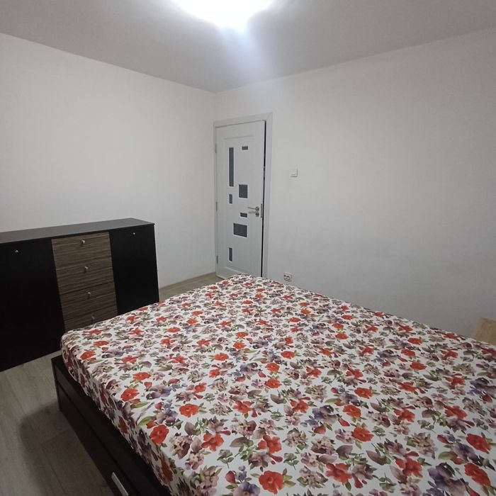 Ofer spre închiriere 1 cameră in apartament cu 3 camere.