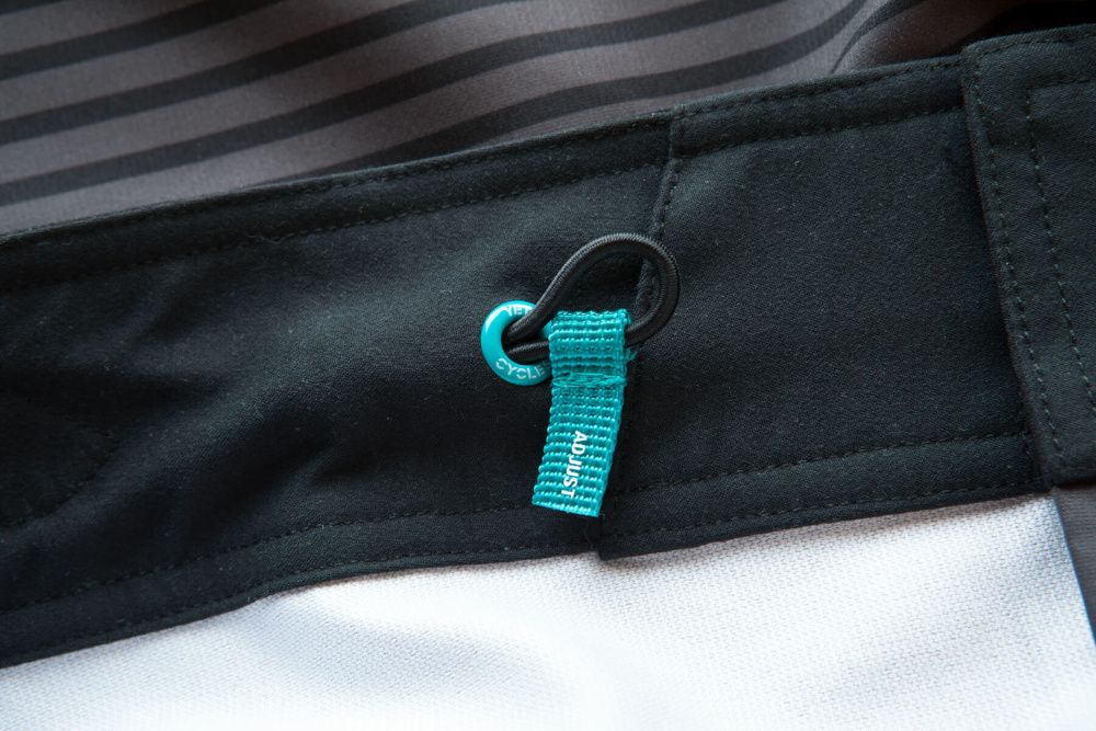 NOU! Pantaloni scurti YETI Cycles Teller
