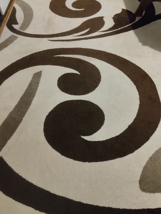 Vând covor 2/3 și două carpete