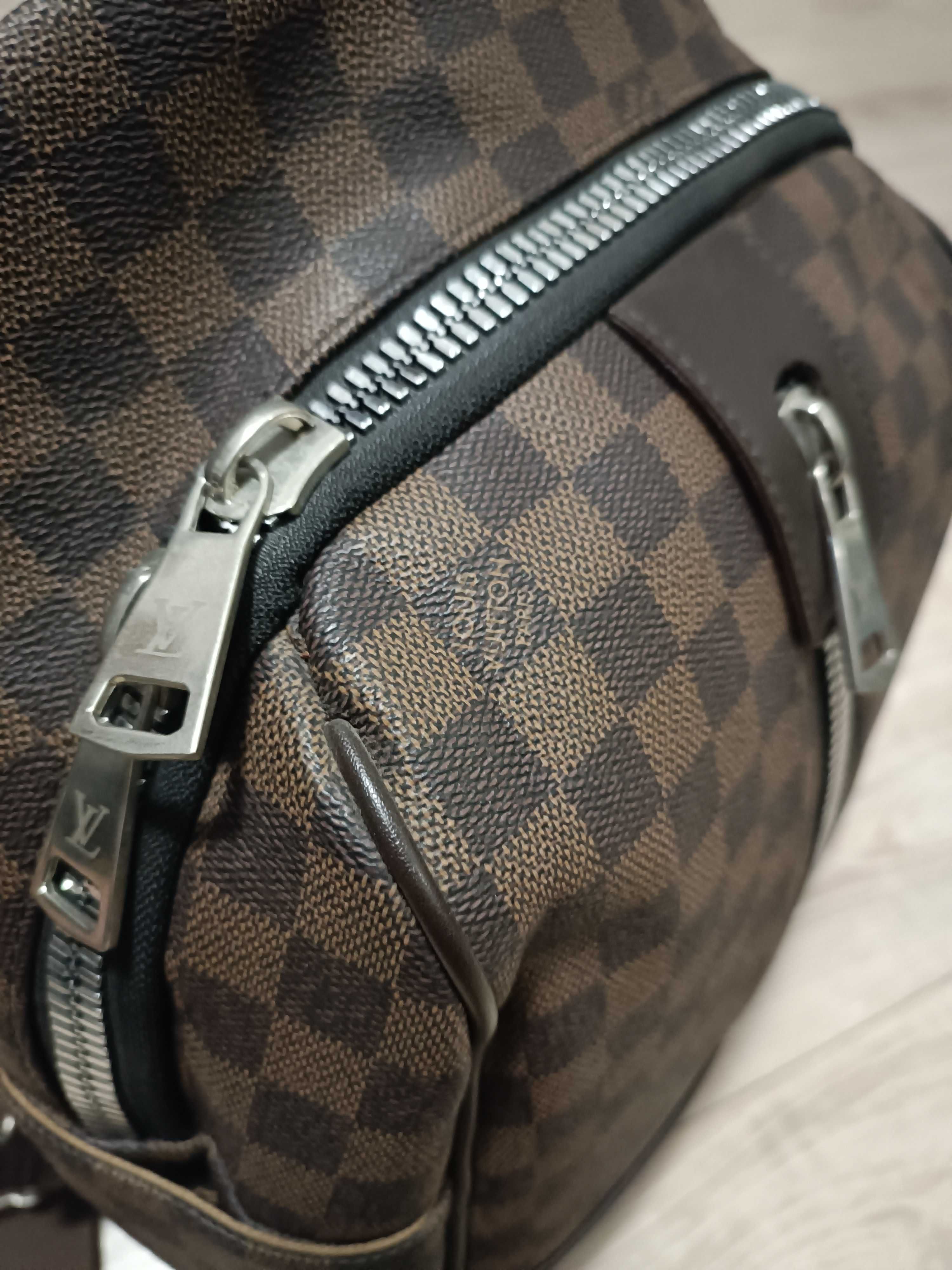 Раничка чантичка клъч Louis Vuitton Лои Вютон