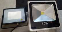 Vand 2 reflectoare proiectoare led