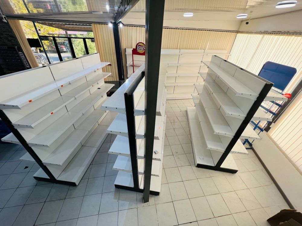 Холодильники 2 штук витрины для магазина почти новая  продам