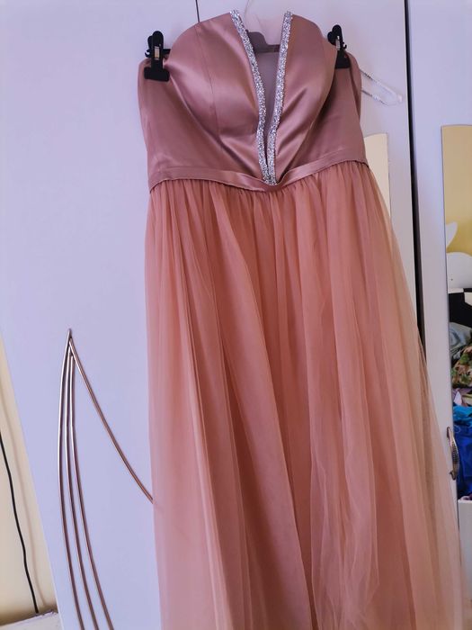 Продавам Рокля на LORRETI носена е няколко часа!