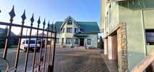 vanzare vila cu anexe, birouri, garaje si gradina amenajata