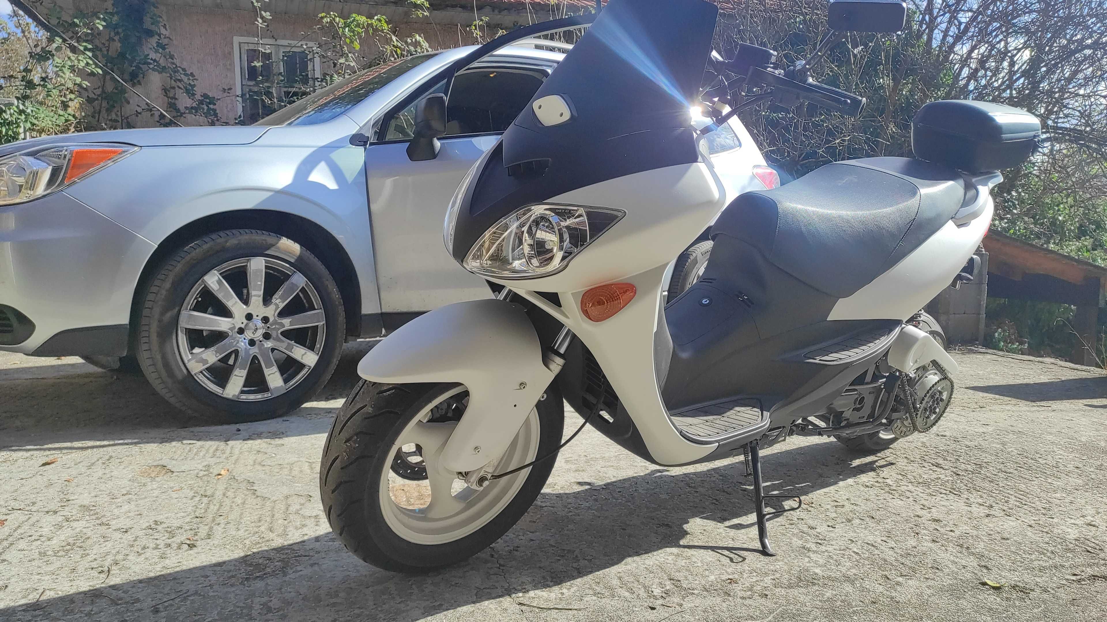 Erider eл скутер 4000W нов двигател батерия и гуми мотоциклет на ток