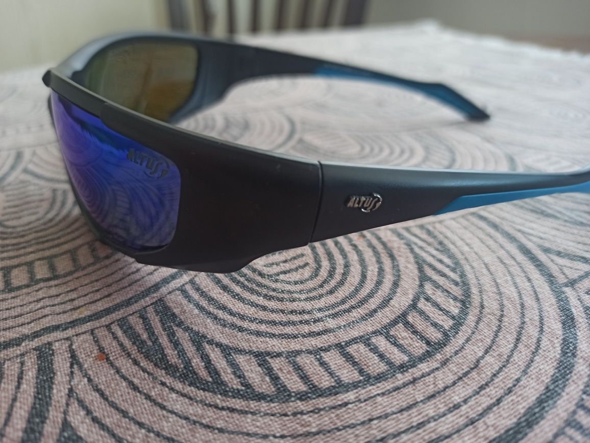 Продавам слънчеви очила ALTUS UV400.
