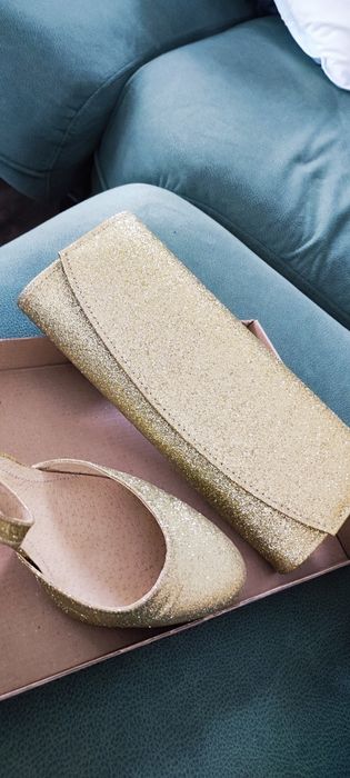 Златни обувки и чанта комплект  38 номер