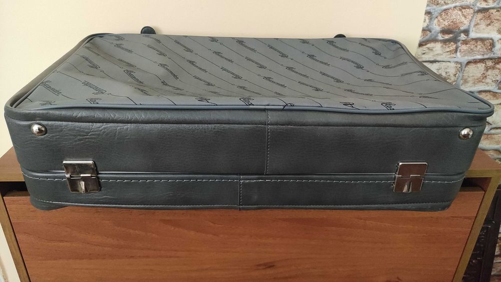 Немски куфар от старото производство-от плат и кожа