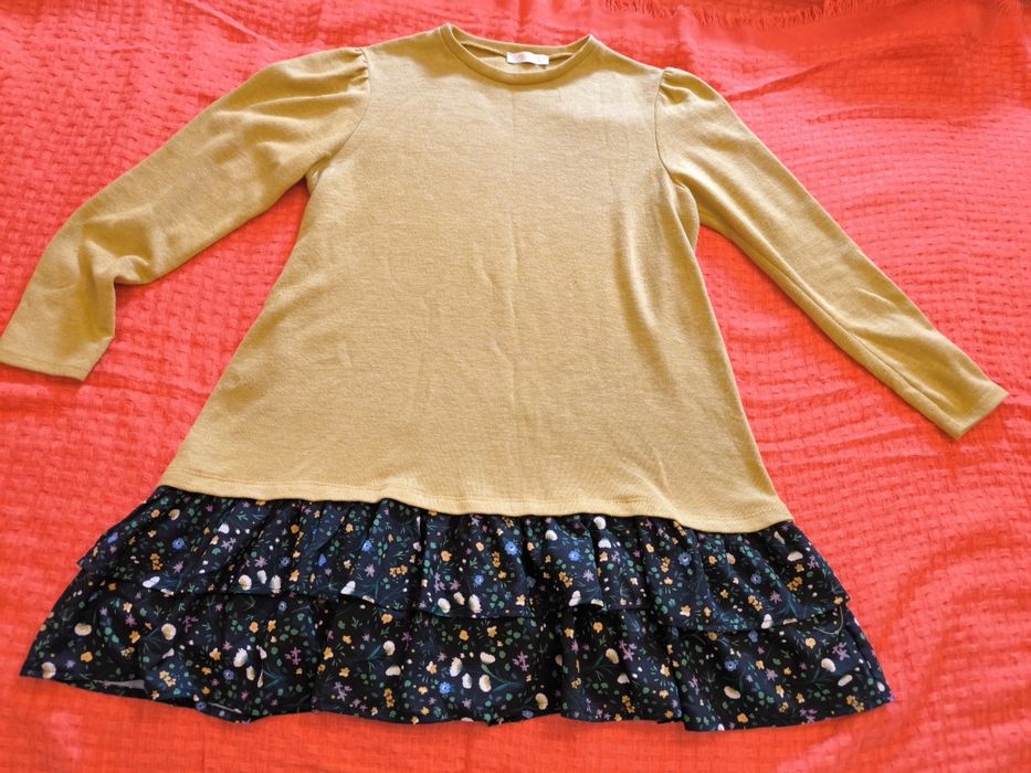 Pulovăr/rochie/tunica, mustar,cu 2 volănașe, Valentina, made in Italy