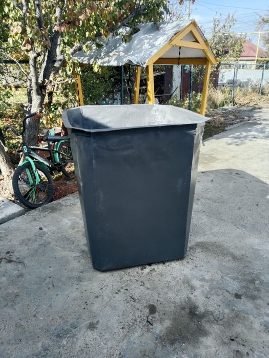 Продам мусорные контейнеры в хорошем состоянии