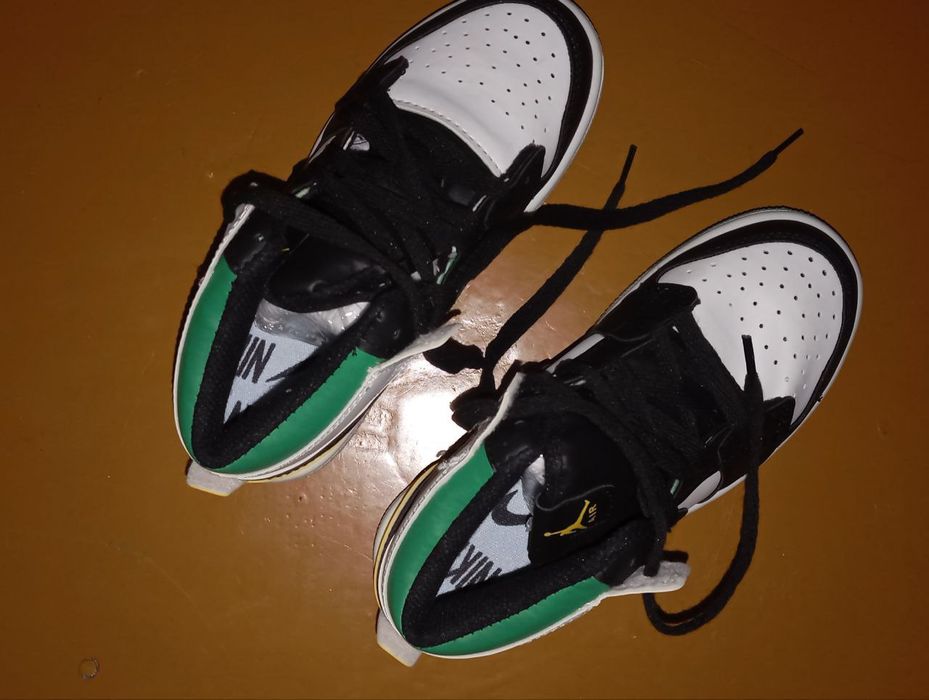 Обувь новая крассовка