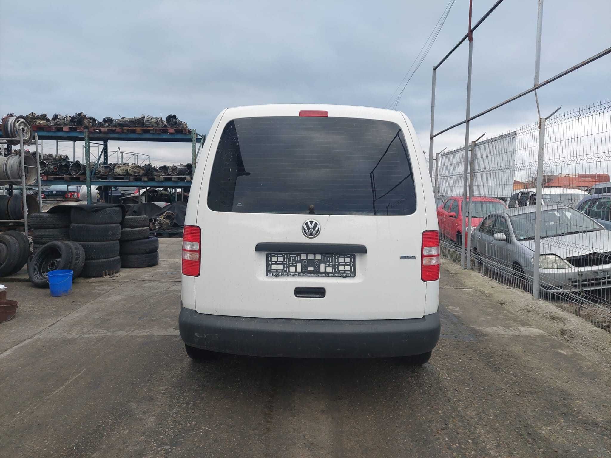 Dezmembram Volkswagen Caddy, an 2012, motor 1.6 TDI cod CAY