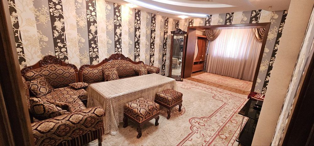 Ойбек метро 4-комн банковский дом