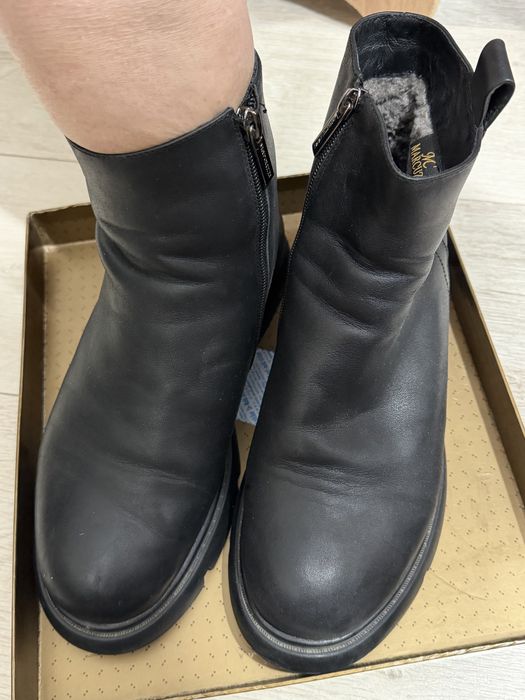 Продам, ботинки женские.