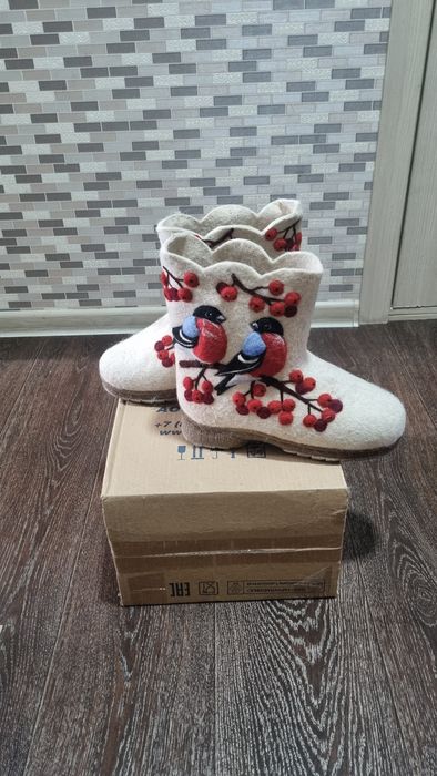Женские валенки с рисунком