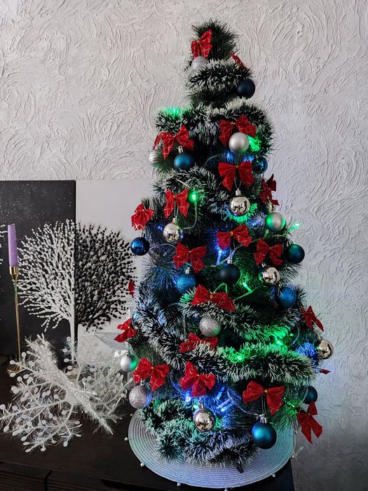 Продам новогоднюю ёлку искусственную