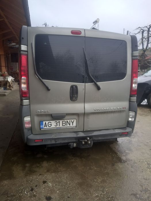 Vand Opel vivaro 8+1 primul proprietar