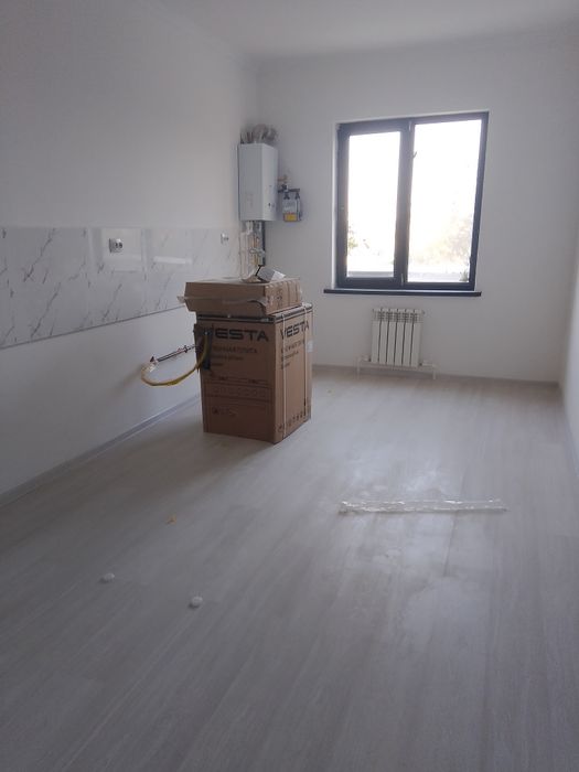 Sergeli Bobur mahalladan 2 xonali kadastri tayyor uy sotiladi.