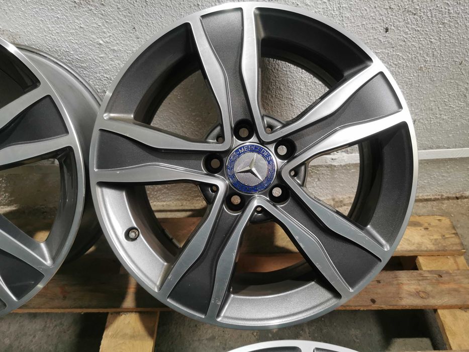 Jante Originale Mercedes C-class R 17 .