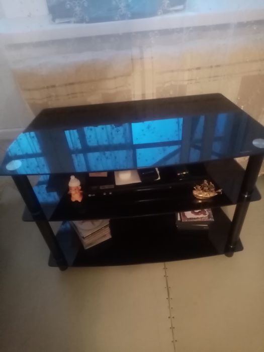 Продам тумбу под телевизор